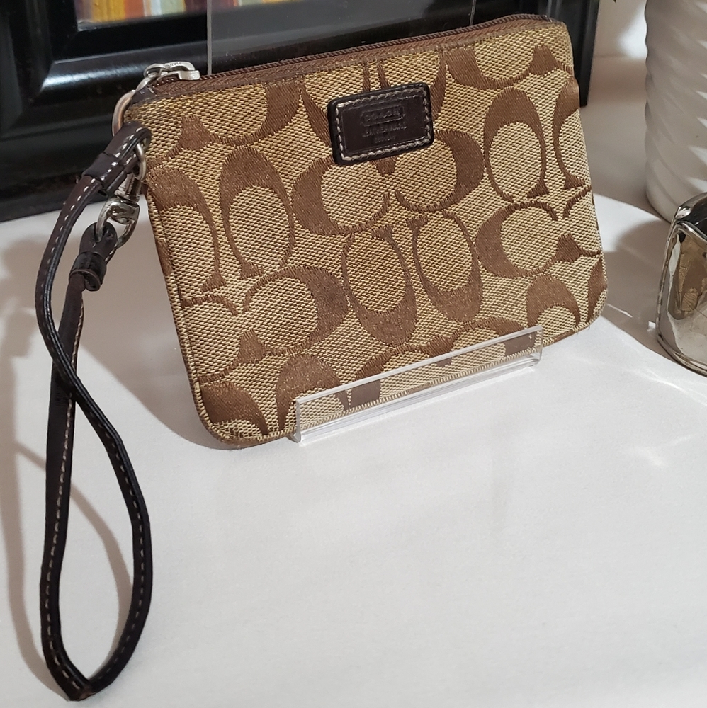 🏷Vintage Coach Signature Wristlet - Picture 3 of 5